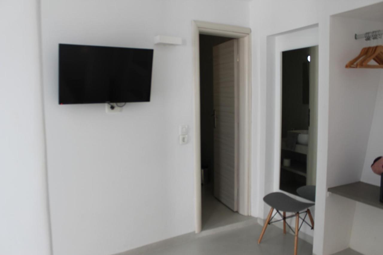Fira Getaway - Economy Basement Rooms Esterno foto