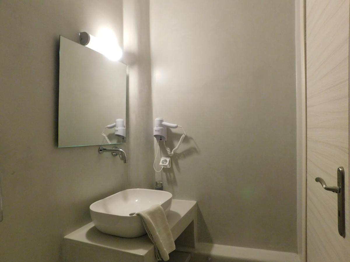 Fira Getaway - Economy Basement Rooms Esterno foto