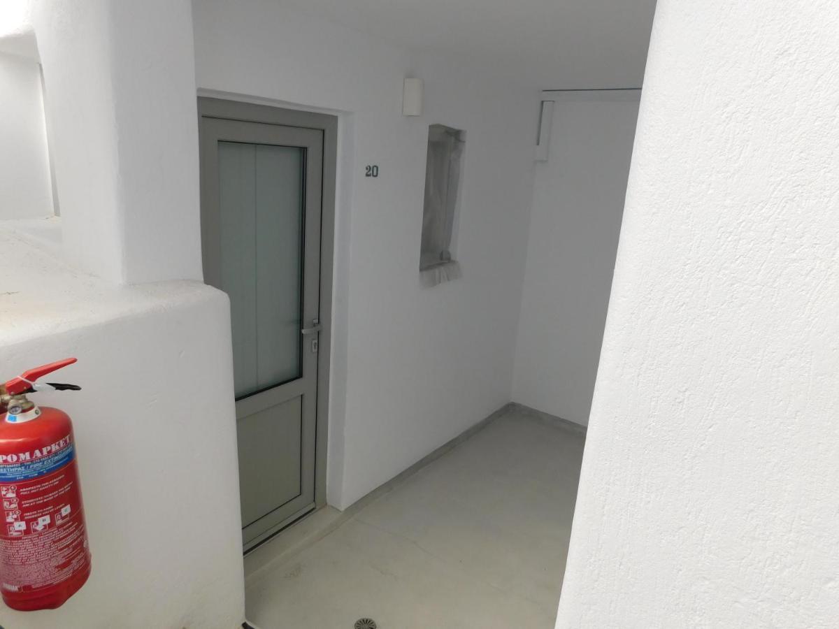 Fira Getaway - Economy Basement Rooms Esterno foto