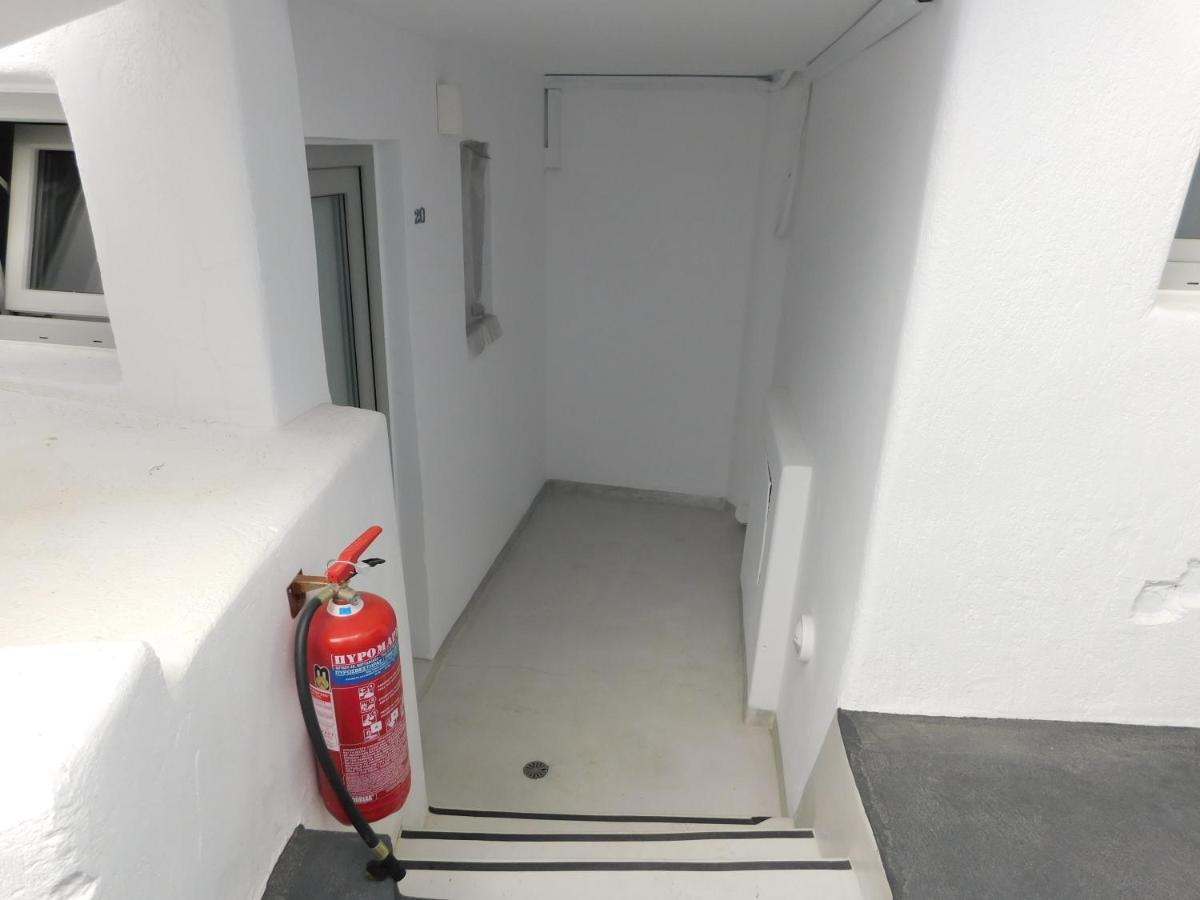 Fira Getaway - Economy Basement Rooms Esterno foto