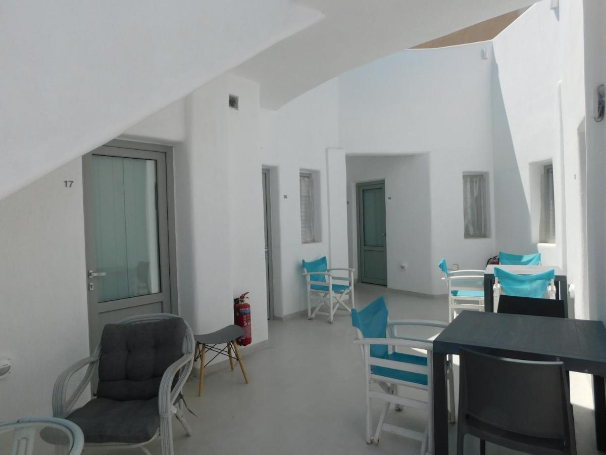 Fira Getaway - Economy Basement Rooms Esterno foto